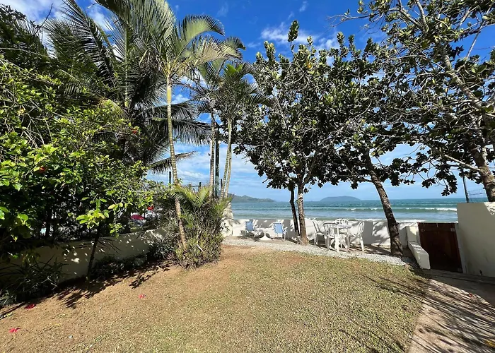 Confortavel Casa A Beira Mar C/ Jardim Pe Na Areia E Area De Churrasqueira