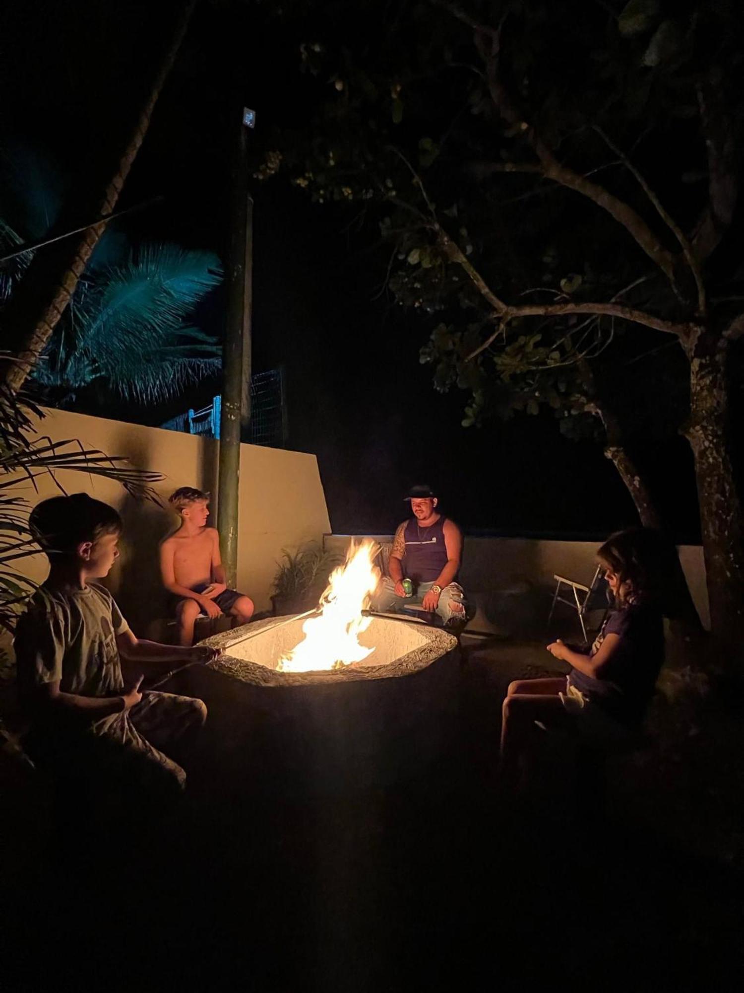Confortavel Casa A Beira Mar C/ Jardim Pe Na Areia E Area De Churrasqueira Apartamento Ubatuba