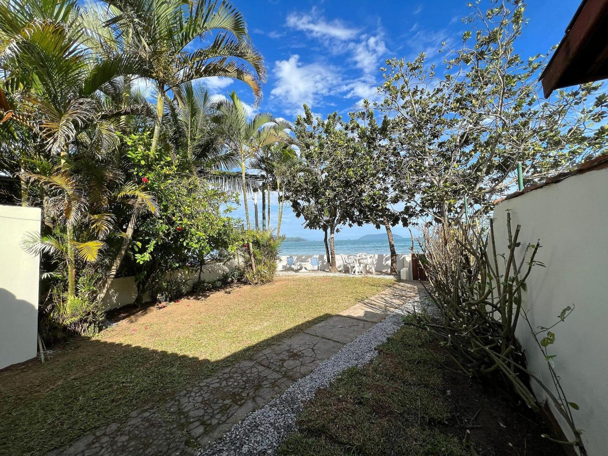 Apartamento Confortavel Casa A Beira Mar C/ Jardim Pe Na Areia E Area De Churrasqueira