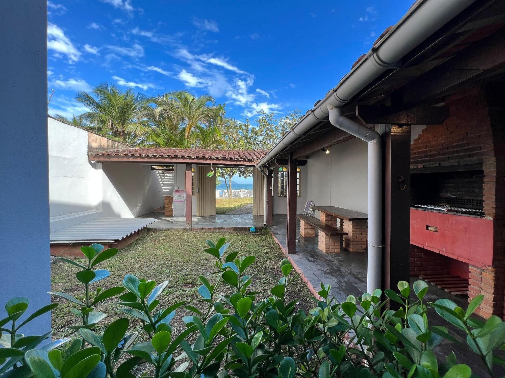Confortavel Casa A Beira Mar C/ Jardim Pe Na Areia E Area De Churrasqueira *